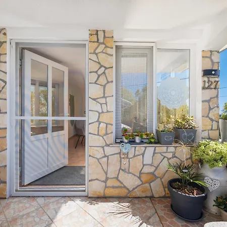 House Little Oasis Krk * Kras