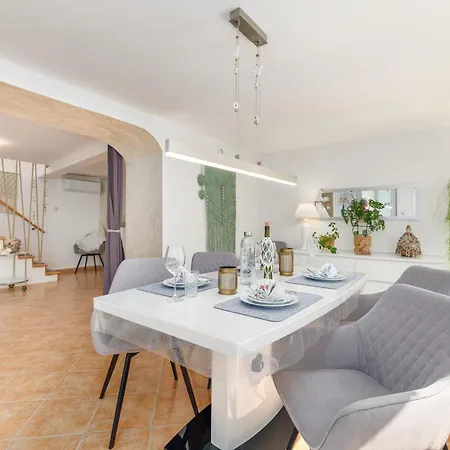 House Little Oasis Krk Holiday home *