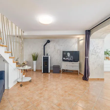 House Little Oasis Krk Holiday home *