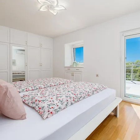 House Little Oasis Krk Holiday home Kras