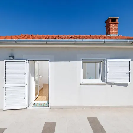 House Little Oasis Krk * Kras
