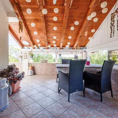 House Little Oasis Krk Holiday home *